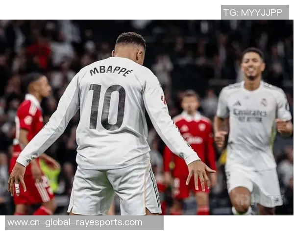 感动!27岁姆巴佩做“SIU”庆祝动作问候C罗:他是典范+皇马GOAT 感动!27岁姆巴佩做“SIU”庆祝动作问候C罗:他是典范+皇马GOAT